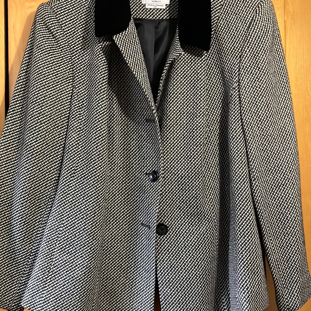 Retro tweed blazer, velvet collar, 26 inches long dry clean.  Never worn